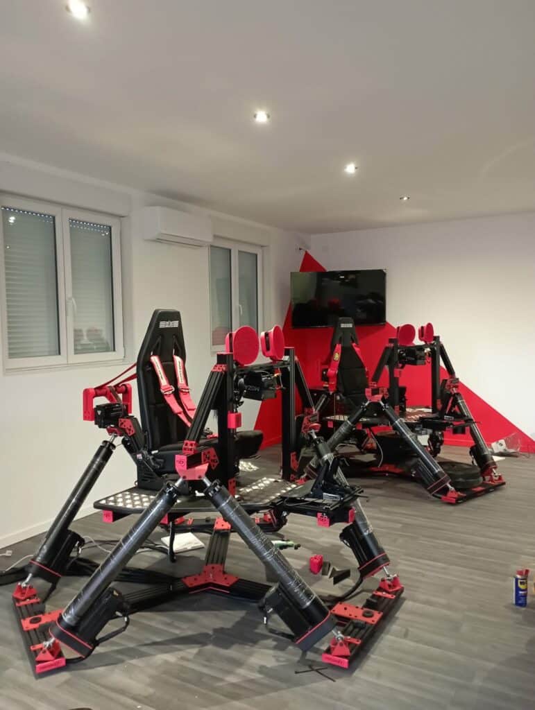 Simulateurs immersifs disponibles dans la salle de jeux ArcadiaXP